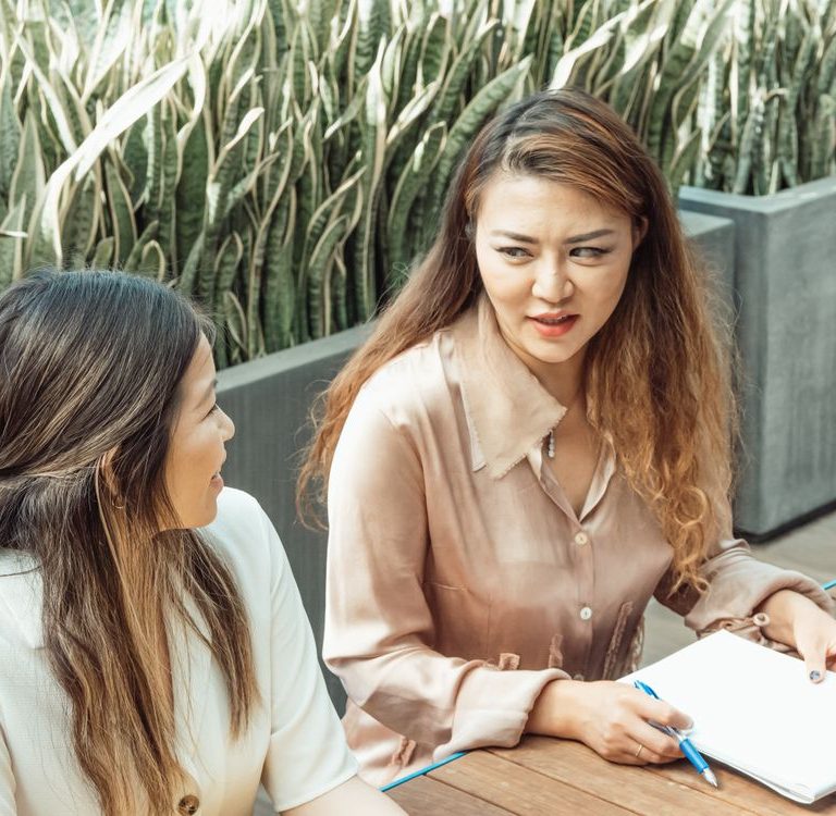 Dịch thuật đa ngôn ngữ cho hồ sơ, hợp đồng và giao dịch quốc tế